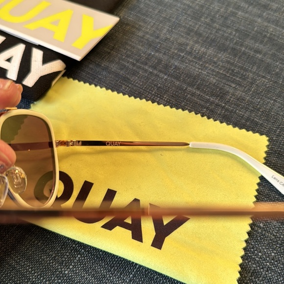 Quay ALL IN white frame/brown fade lenses NWT - Picture 4 of 8